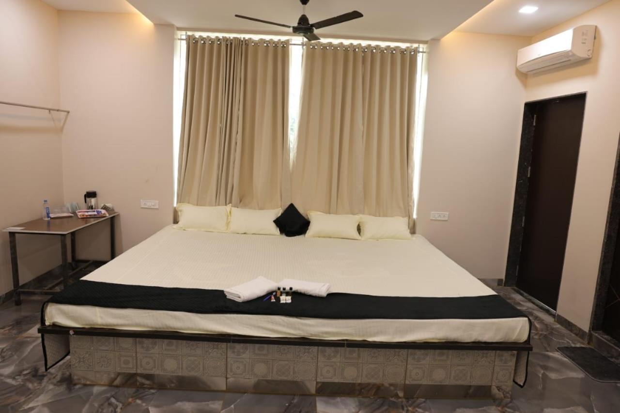 Navkar Palace Hotel & Resort, Sanawad Kültér fotó